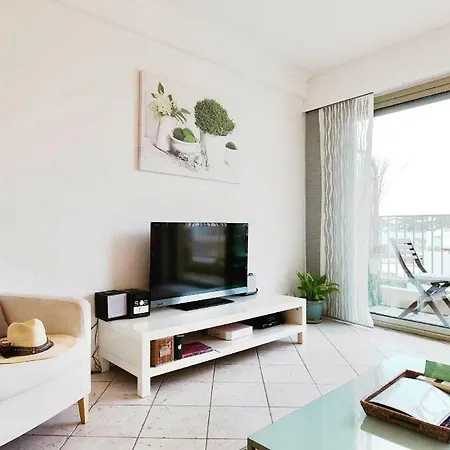 Sunny Cap View Terrace With Sea Views And Aircon شقة