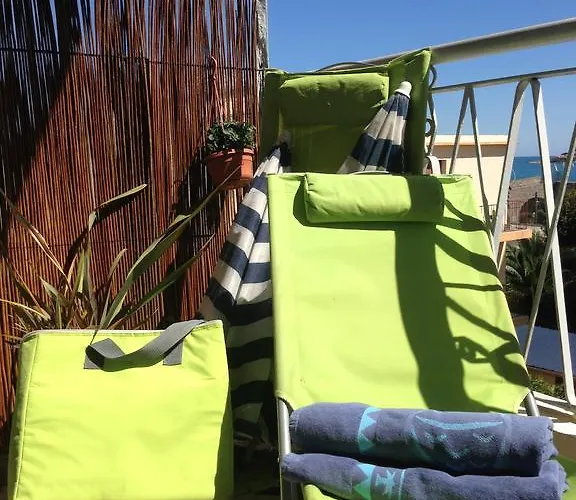 公寓 Sunny Cap View Terrace With Sea Views And Aircon *