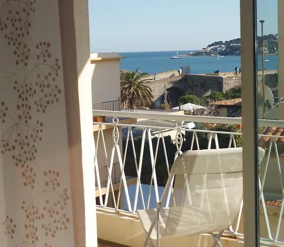 アパート Sunny Cap View Terrace With Sea Views And Aircon