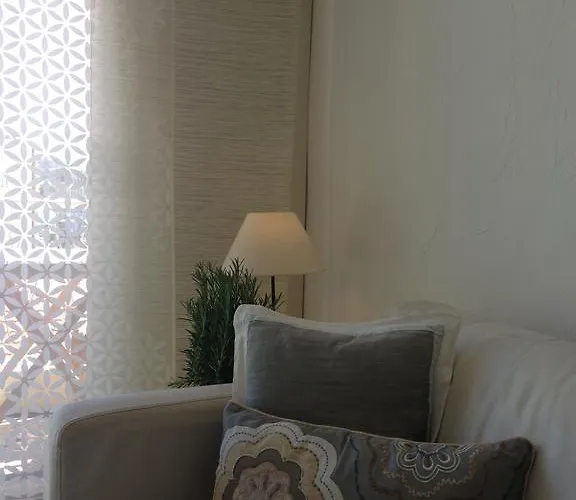 アパート Sunny Cap View Terrace With Sea Views And Aircon *