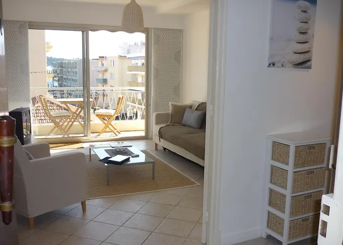 Sunny Cap View Terrace With Sea Views And Aircon * 昂蒂布