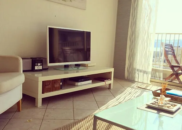 公寓 Sunny Cap View Terrace With Sea Views And Aircon